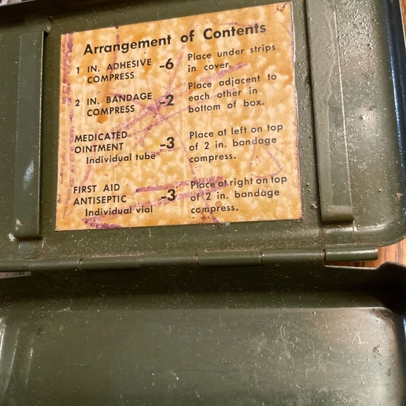 1950’s First Aid Metal box - Picture 3 of 6